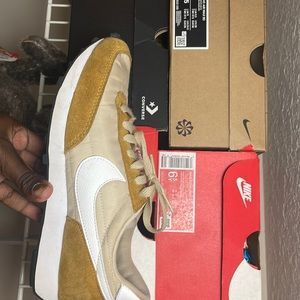 - Nike Daybreak Rattan Wheat